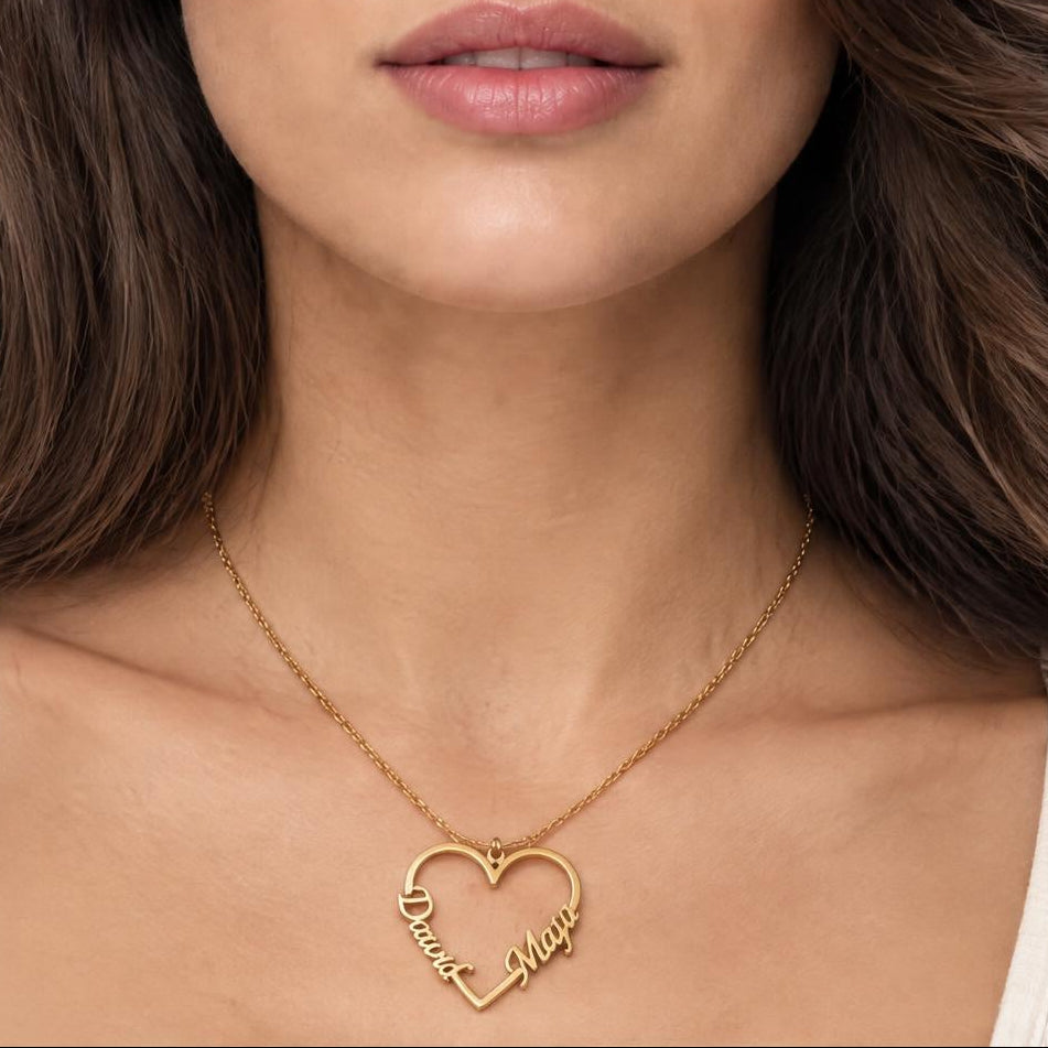 Collar con un corazón y dos nombres