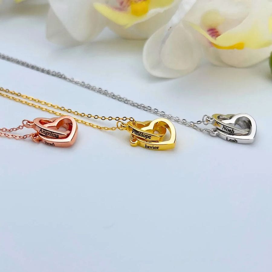 Collar personalizado con dos corazones y grabado – dos nombres