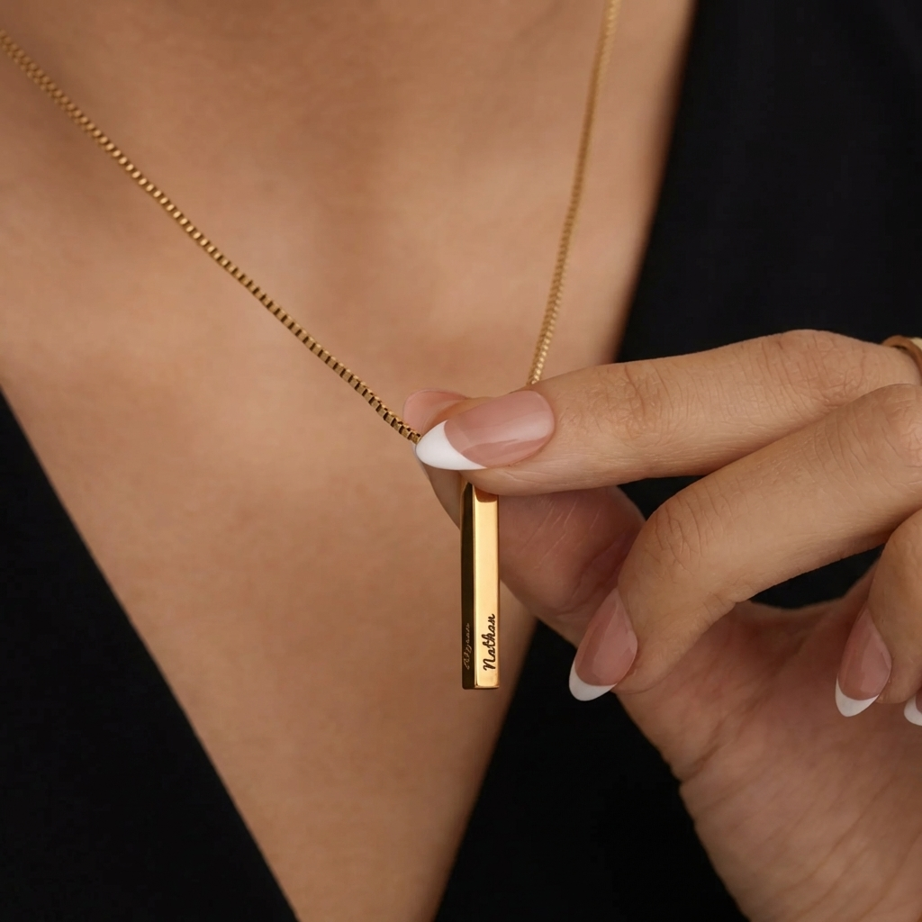 Collar Personalizado con Nombres Grabados – Colgante Vertical