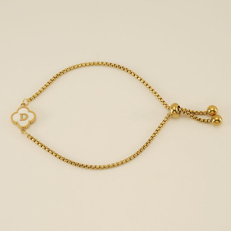 Pulsera con inicial y trébol