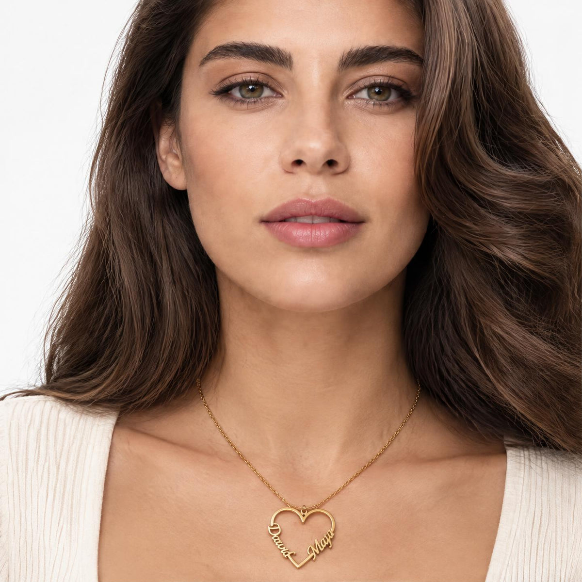 Collar con un corazón y dos nombres