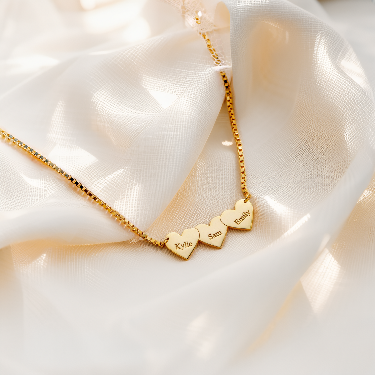 Collar personalizado con corazones y nombres