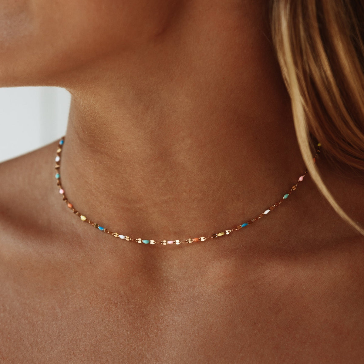 Choker delicado y colorido