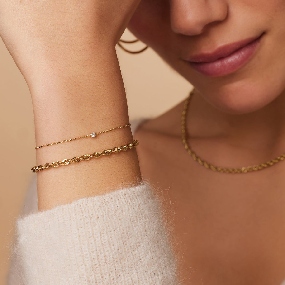 Pulsera chapada en oro con tejido retorcido – oro de 14 quilates