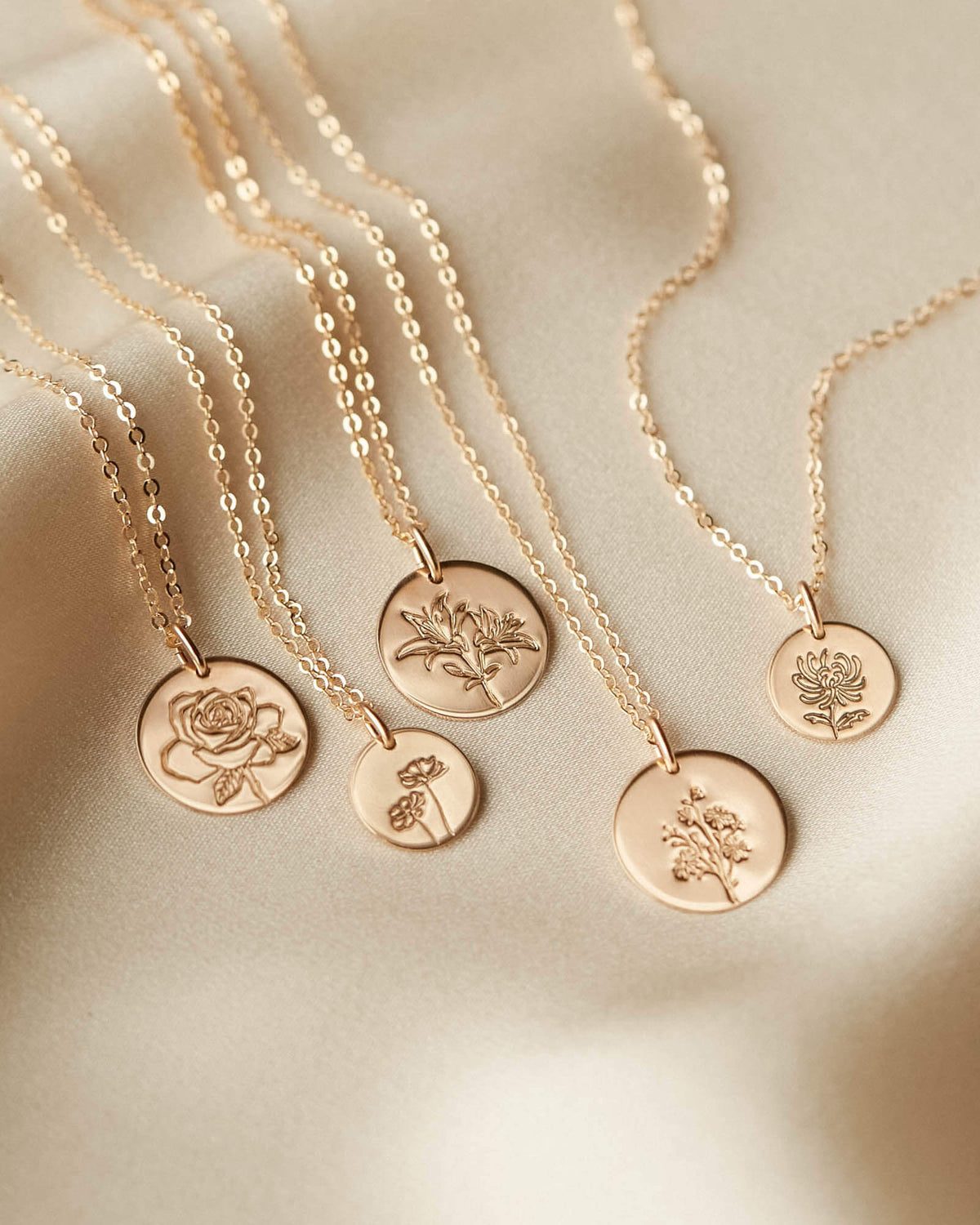 Collar con flor de nacimiento – Flor del mes personalizada
