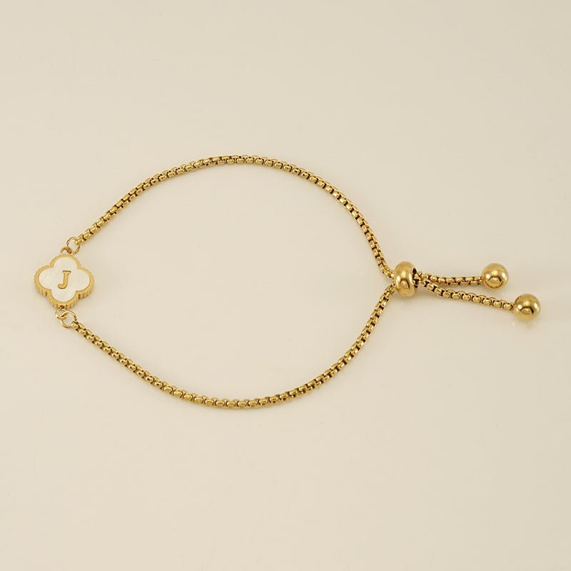 Pulsera con inicial y trébol