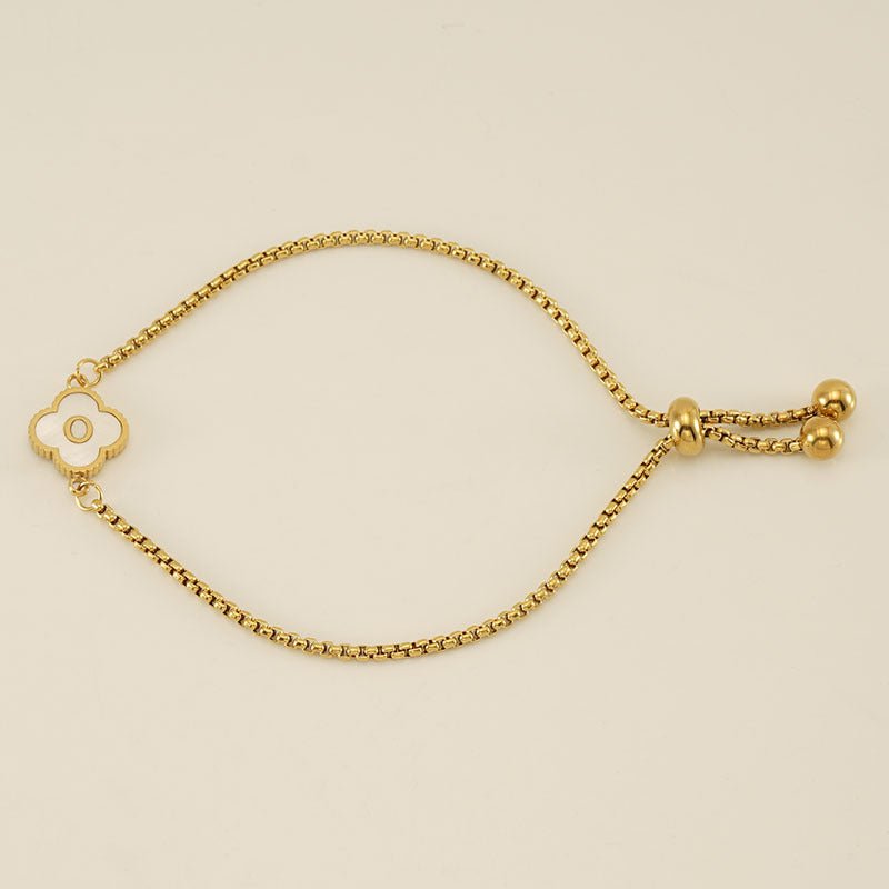 Pulsera con inicial y trébol