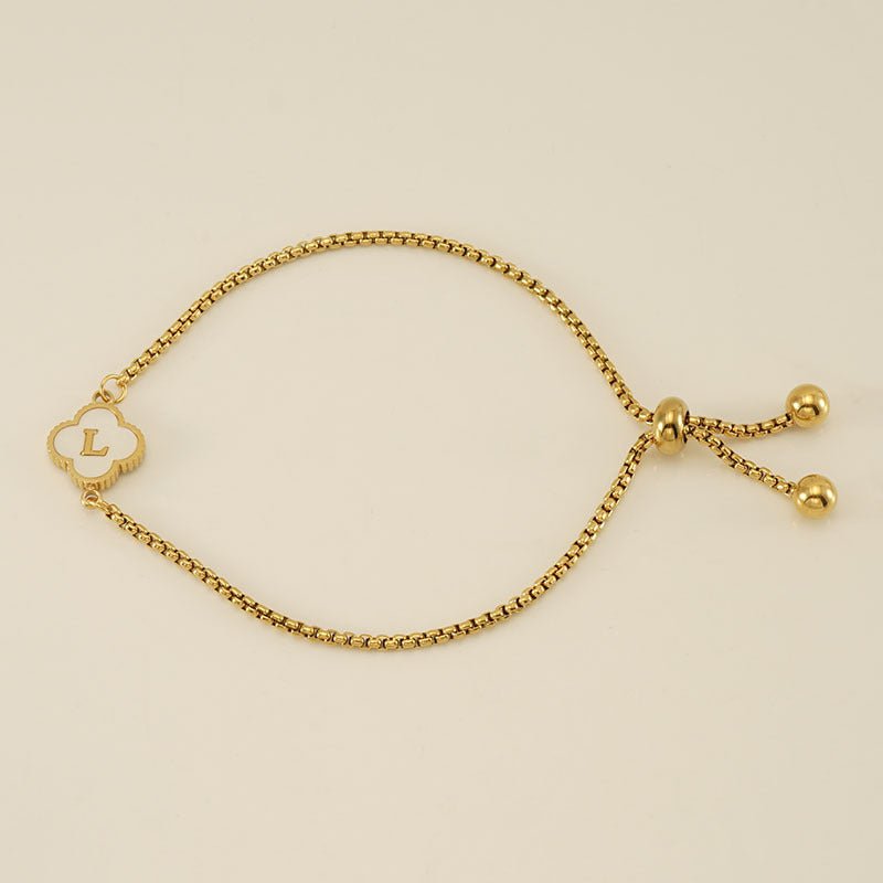 Pulsera con inicial y trébol