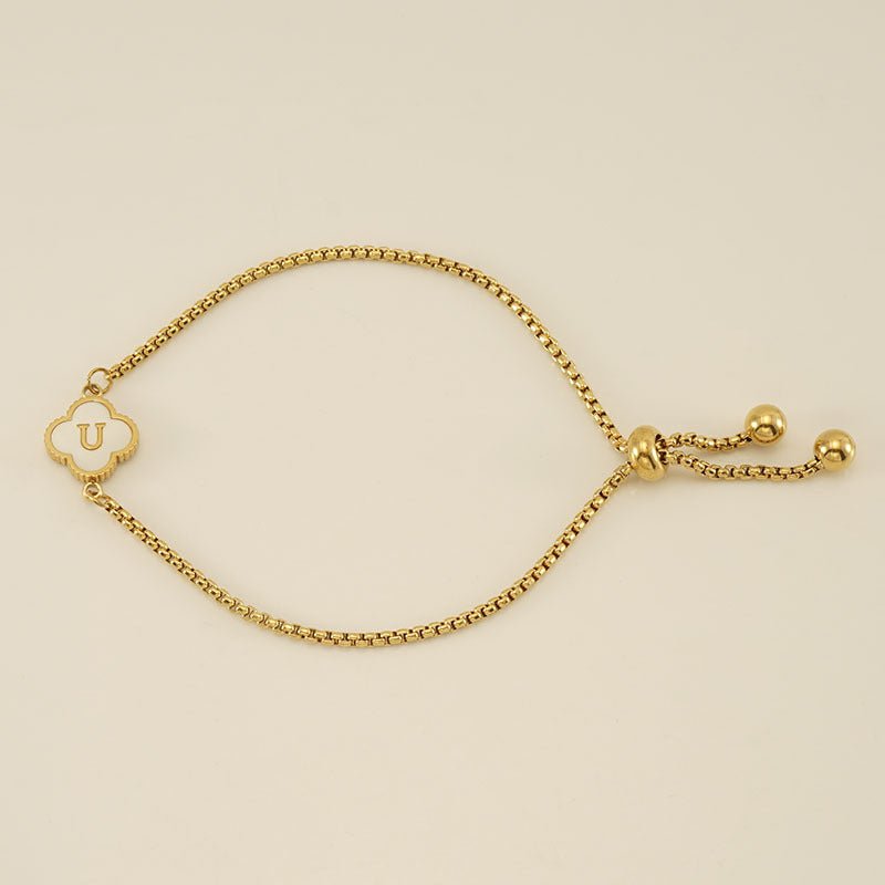 Pulsera con inicial y trébol