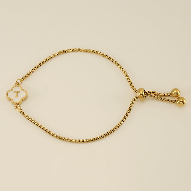 Pulsera con inicial y trébol