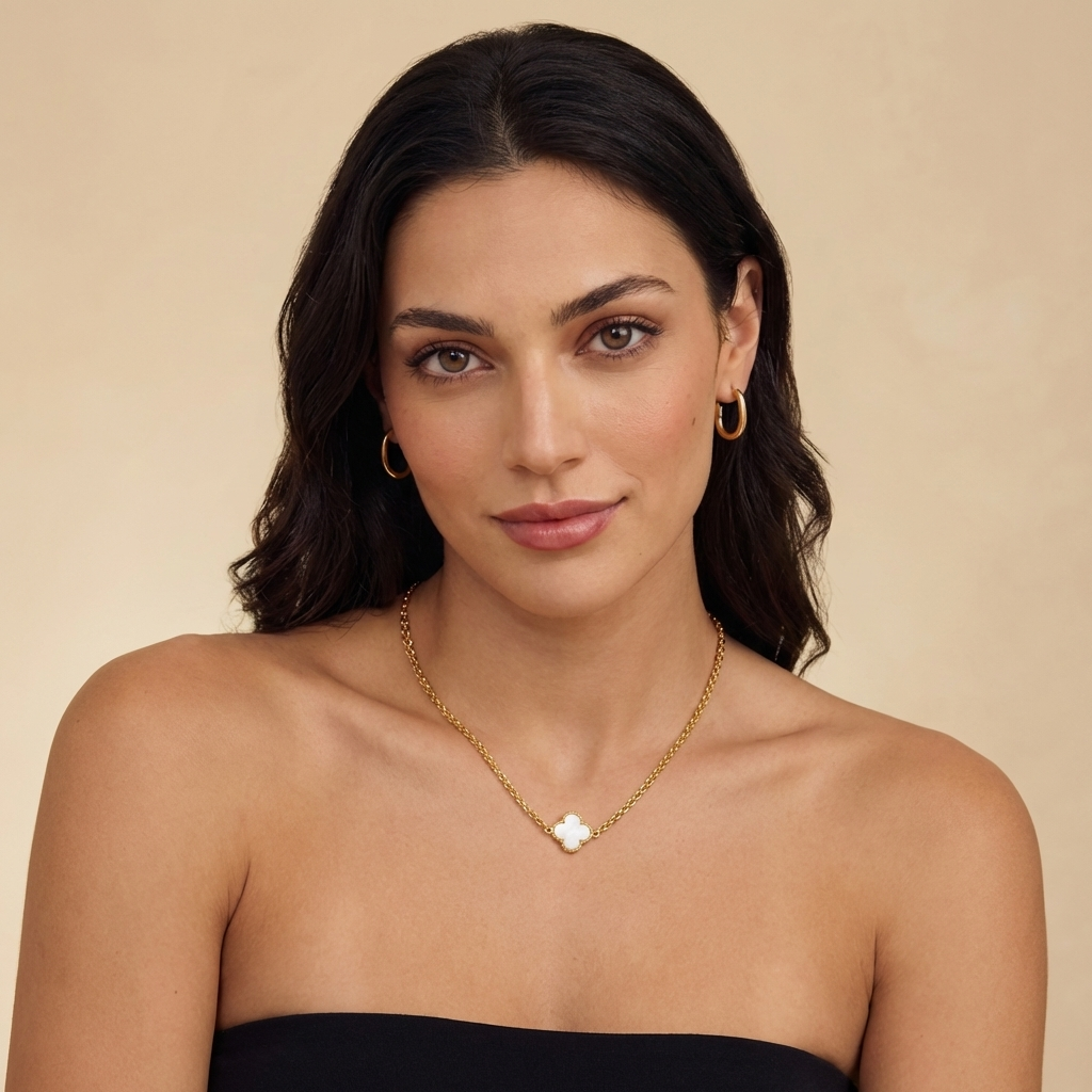 Collar con trébol de perlas