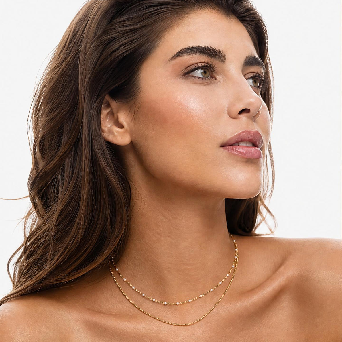 Collar de capas con doble cadena y abalorios