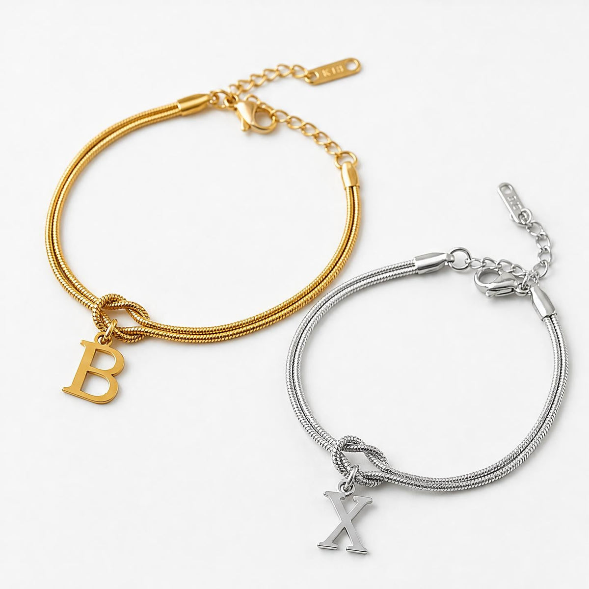 Pulsera personalizada con inicial y nudo infinito