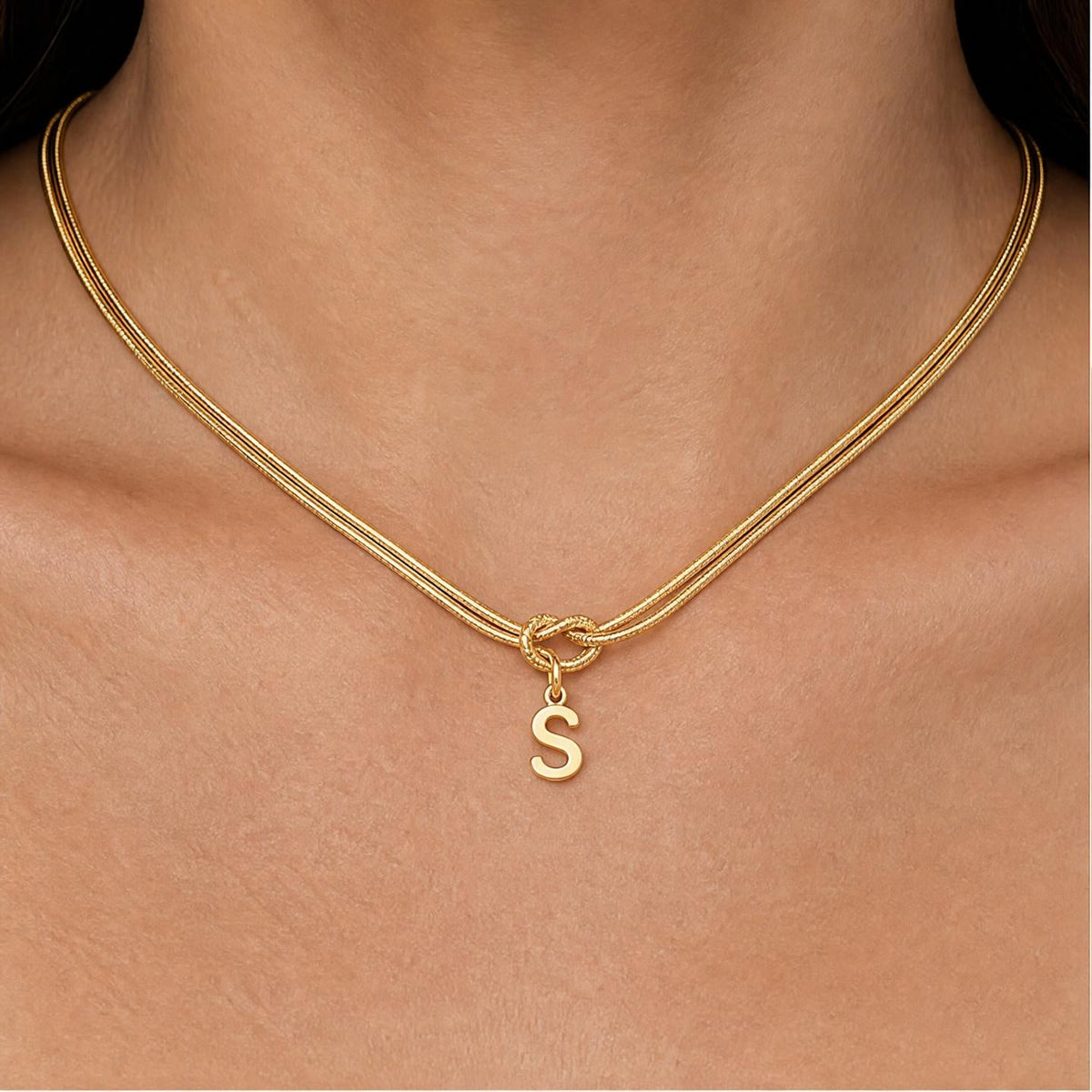 Collar personalizado con inicial y nudo del infinito