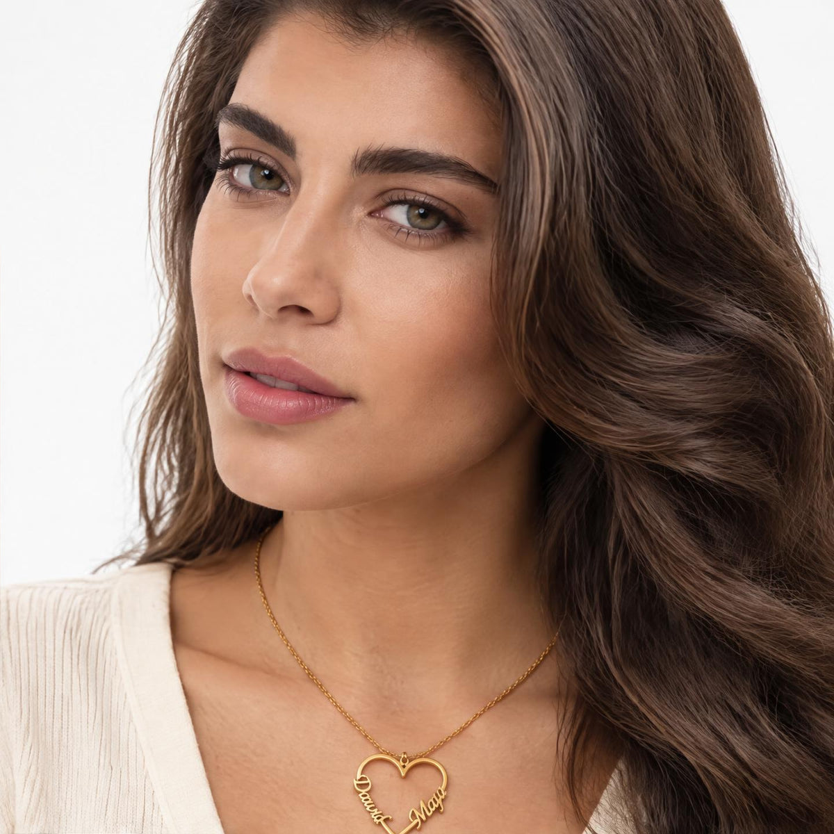 Collar con un corazón y dos nombres