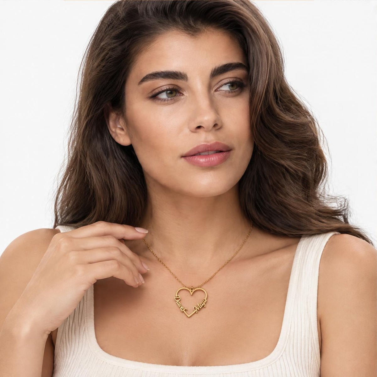 Collar con un corazón y dos nombres