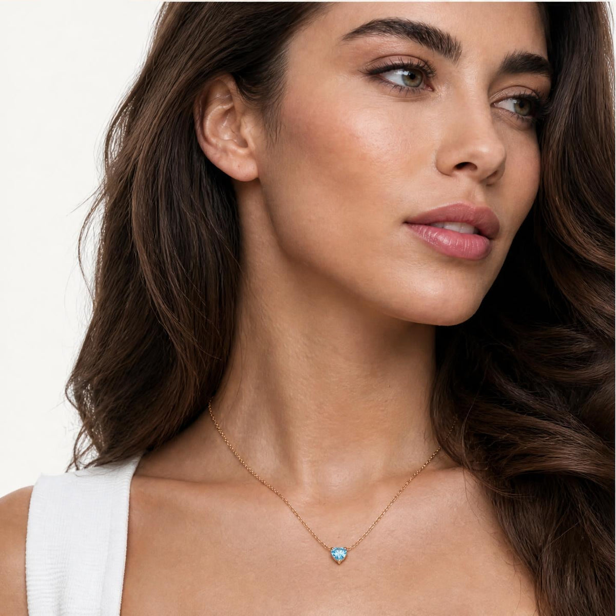 Collar con piedra de nacimiento en forma de corazón