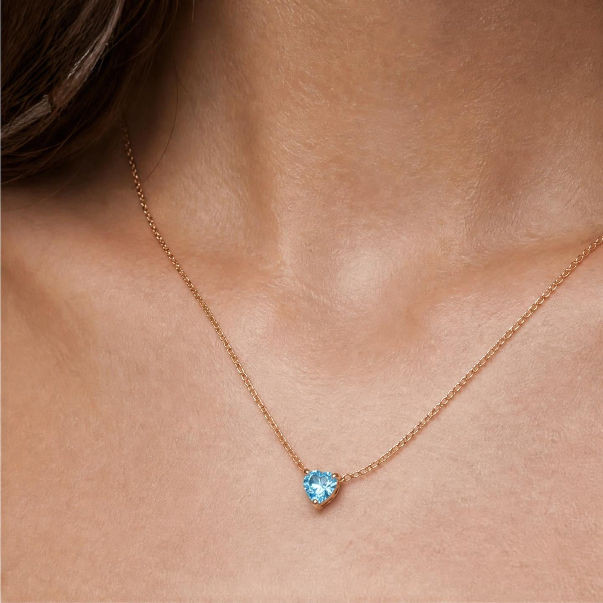 Collar con piedra de nacimiento en forma de corazón